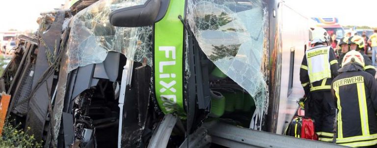 Wypadek Flixbusa na A9 koło Lipska. Mikrosen kierowcy przyczyną zdarzenia?