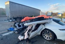 Śmiertelny wypadek na A5 w Niemczech: Kierowca Porsche Taycan wjechał pod ciężarówkę przegubową