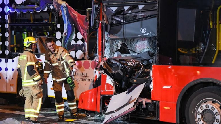 Zderzenie autobusów w Regensburg: 50 osób rannych, życie 5 osób jest zagrożone