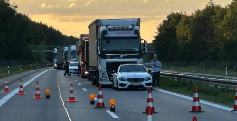 Wypadek na autostradzie A24 w kierunku Berlina: piłkarze chorwackiej drużyny szli poboczem