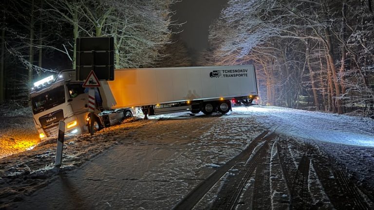 Niemcy: Śnieg, lód i chaos na drogach. Cztery ofiary śmiertelne podczas pierwszego ataku zimy