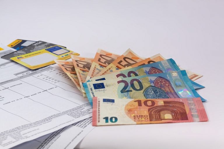 Transfer pieniędzy za granicę – jak wysłać pieniądze do Polski?