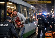 Niemcy: Stanął w obronie 14-latki. Chwilę później został brutalnie zaatakowany nożem!