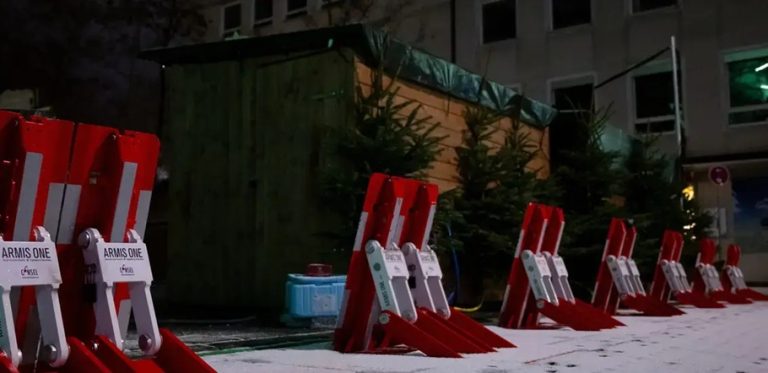 Niemcy: Rosną koszty ochrony świątecznych jarmarków. Miasta inwestują w drogie zabezpieczenia przed zamachami