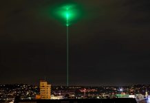 UFO nad Stuttgartem? Zagadka zielonego lasera nad miastem rozwiązana!