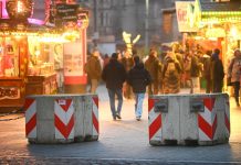 Zagrożenie zamachami na jarmarkach bożonarodzeniowych w Niemczech. Ekspert: „Ochroniarze tylko gapią się w telefony”