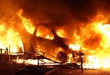 Ponowne gwałtowne zamieszki we Francji po śmierci nastolatka z rąk policjanta (WIDEO)