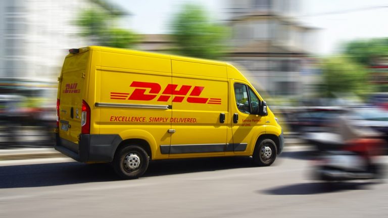 Zarobki w Deutsche Post DHL: Oto ile zarobisz jako listonosz albo kurier w Niemczech!