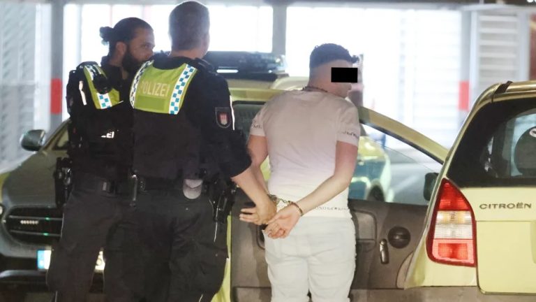 Hamburg: Syryjczyk zatrzymany po 12 dniach poszukiwań – ma na koncie setki przestępstw, w tym atak nożem i zniszczenie 245 aut