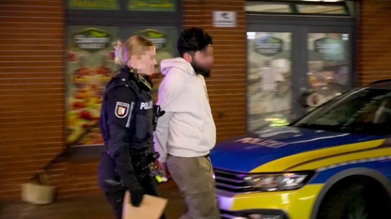 Brutalny atak nożem w Niemczech: 18-letni Syryjczyk ranny w centrum Itzehoe