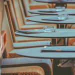 Zdaniem wirusologa Niemcy powinni na próbę otworzyć restauracje