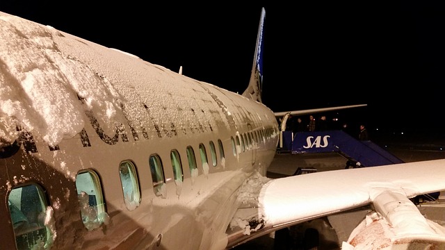 Zima nadeszła do Niemiec – Ponad 120 lotów odwołanych na lotnisku w Monachium!