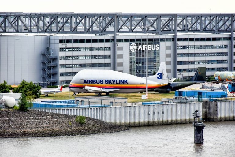 Ognisko koronawirusa w fabryce Airbusa w Hamburgu, 500 pracowników poddano kwarantannie