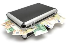 Biżuteria, ubrania, hulajnoga elektryczna: 13-latek, który znalazł na peronie 14.900 euro, razem z kolegami ze szkoły roztrwonił pieniądze