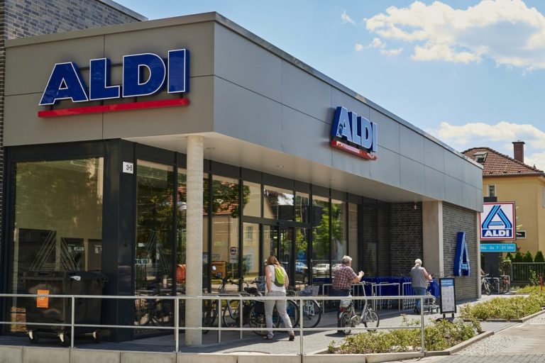 Braki kadrowe w sieciach Lidl, Aldi i innych: dyskonty w Niemczech podejmują działania przeciwko niedoborom personelu