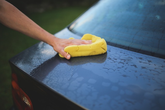 Niemcy: za mycie samochodu pod domem grożą surowe kary – nawet do 100.000 euro!