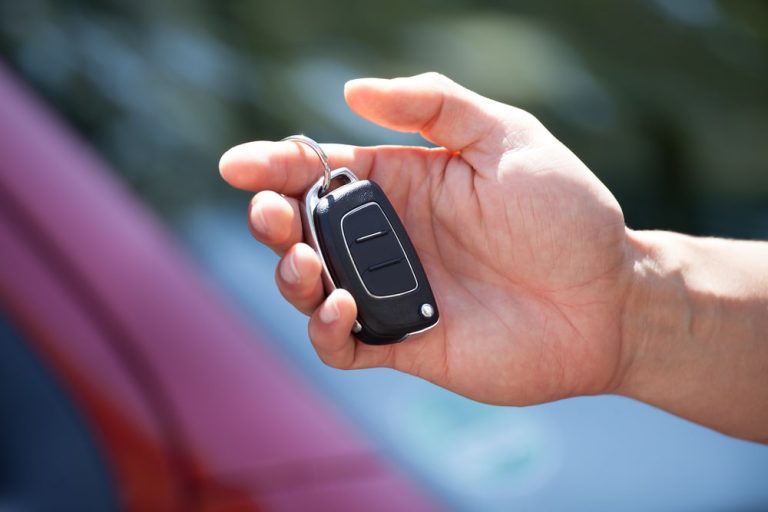 Nadrenia-Palatynat: mężczyzna udał się luksusowym samochodem na jazdę próbną i już nie wrócił. Skradziony SUV jest wart około 100 tysięcy euro!