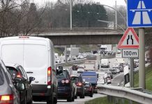 Wjazd na autostradę podczas korku – oto, kto ma pierwszeństwo! Zapadł ważny wyrok w Niemczech