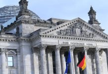 Niemcy w cieniu obaw: Coraz więcej obywateli boi się powrotu dyktatury