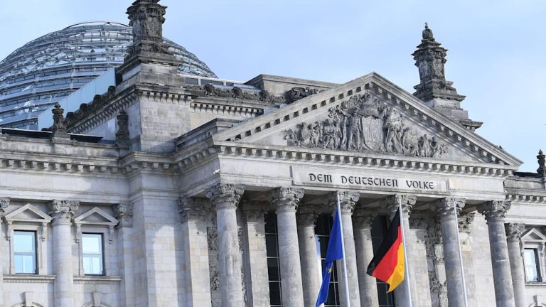Niemcy w cieniu obaw: Coraz więcej obywateli boi się powrotu dyktatury