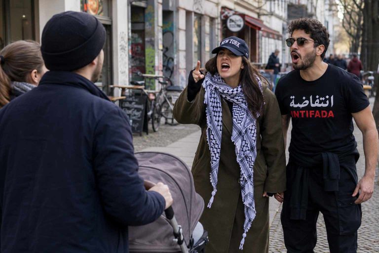 Skandaliczne sceny w Berlinie. Para z dzieckiem zaatakowana antysemickimi hasłami, policja prowadzi śledztwo