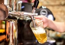 W Niemczech karczmarzom grozi grzywna w wysokości do 5 tyś. euro za podawanie alkoholu osobom wyraźnie nietrzeźwym