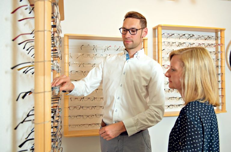 Niemcy: Czy można odliczyć od podatku koszty zakupu okularów jako koszty uzyskania przychodu?