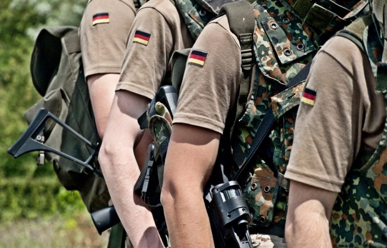 Bundeswehrze brakuje żołnierzy: niemiecki minister obrony za przyjmowaniem cudzoziemców