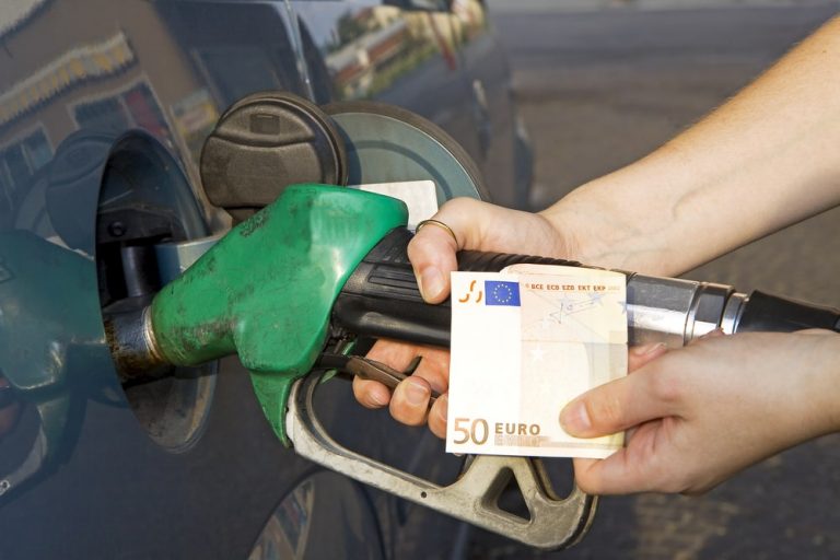 Ceny paliwa w Niemczech: Oto w jakich godzinach opłaca się tankować!