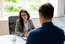 Odpowiadanie na e-maile w ciągu dziesięciu minut, praca w nadgodzinach: czego może wymagać pracodawca w Niemczech, a czego nie?