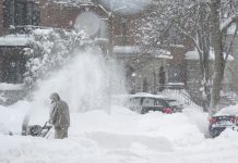 Burza śnieżna i zimowe zamiecie? Czy pracownik w Niemczech może zostać w domu?