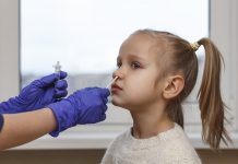 Konsekwencje pandemii w Niemczech: ponad 3,5 mld euro na testy na koronawirusa w szkołach i placówkach dziennej opieki nad dziećmi