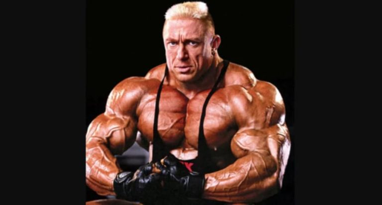 Kilometrowa kolejka przed Aldi w Essen! Na kasie zasiadł najbardziej znany kulturysta w Niemczech