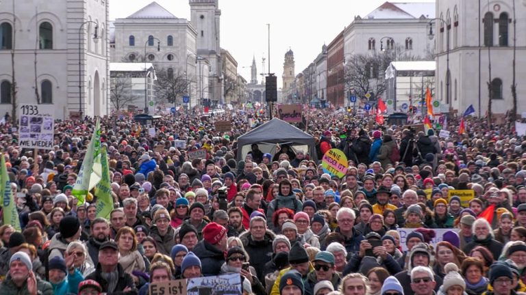 Demonstracje przeciwko AfD: Niemcy wychodzą na ulice, aby zaprotestować przeciwko prawicowemu ekstremizmowi