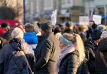 Policja w Hamburgu zakazuje demonstracji przeciwników szczepień – ale zezwala na kontrdemonstrację