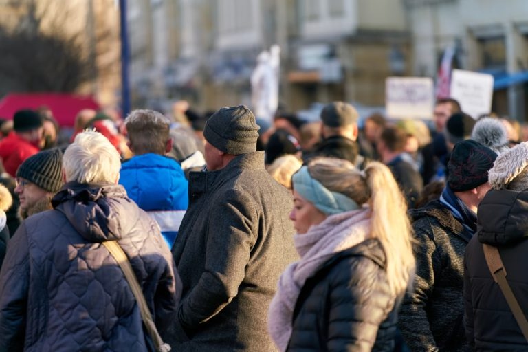 Policja w Hamburgu zakazuje demonstracji przeciwników szczepień – ale zezwala na kontrdemonstrację