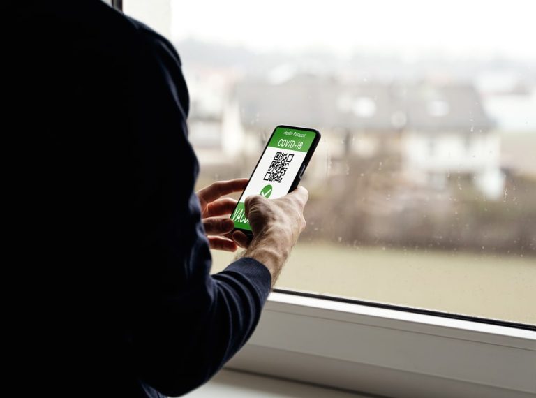 Setki sfałszowanych cyfrowych zaświadczeń szczepień. Przestępcy z Monachium trafili do aresztu