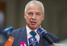 Niemiecki sędzia zbierał zdjęcia nagich, związanych dziewczynek