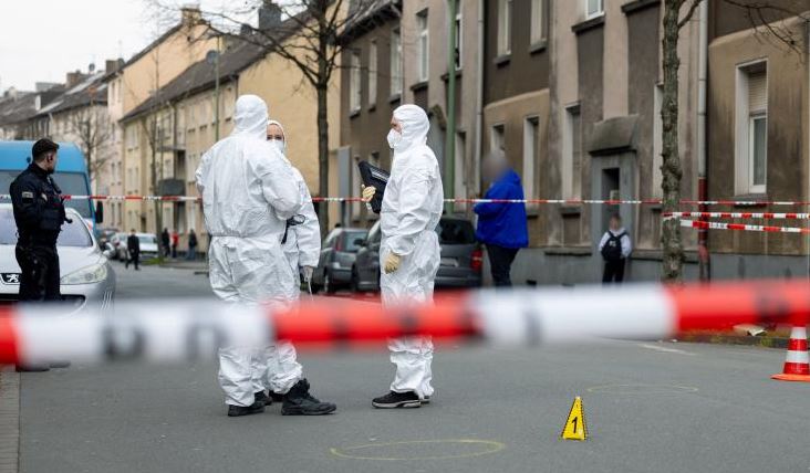 Nożownik z Duisburga rzekomo zapowiedział na czacie zabójstwo dzieci ze szkoły podstawowej