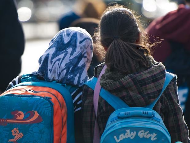 Prawo szariatu w niemieckiej szkole – pierwsi uczniowie przeszli już na islam