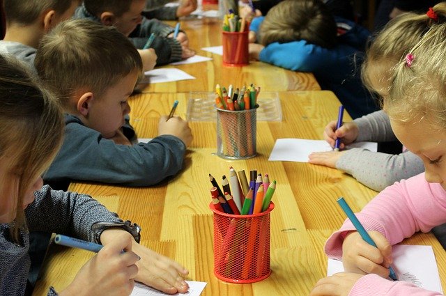 Niemcy: W niektórych krajach związkowych dzieci z katarem mogą wrócić do przedszkoli!