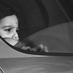 dziecko w samochodzie