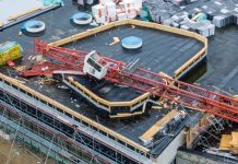 Niemcy: Żuraw budowlany przewrócił się na budynek basenu. Dwaj pracownicy budowlani poważnie ranni