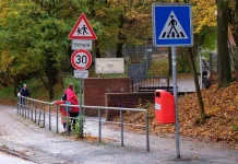 Hamburg: dwóch mężczyzn zgwałciło kobietę na szkolnym podwórku – w biały dzień