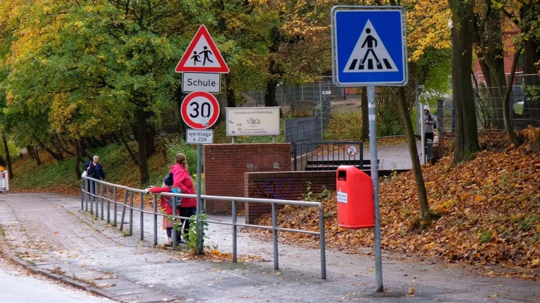 Hamburg: dwóch mężczyzn zgwałciło kobietę na szkolnym podwórku – w biały dzień