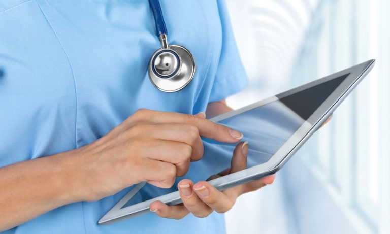 Obowiązkowa elektroniczna dokumentacja medyczna w Niemczech kuleje. Lekarze z Münsterland alarmują: chaos, błędy i obawy o ochronę danych