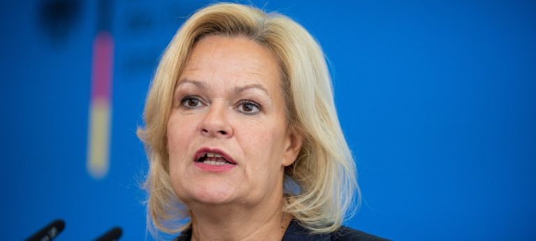 Minister Faeser chce ułatwić cudzoziemcom otrzymanie niemieckiego obywatelstwa