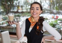 Praca na wakacje – oto jak młodzi ludzie chcący dorobić mogą zaoszczędzić na podatkach w Niemczech