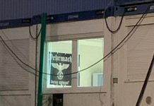 Niemcy: Flaga Wehrmachtu u podwykonawcy Deutsche Bahn we Frankfurcie