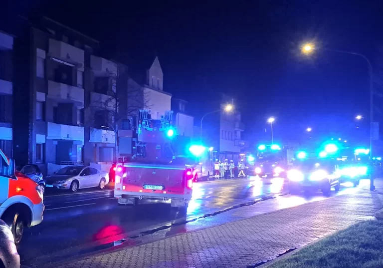 Düren (NRW): Grillowali w mieszkaniu – czterech mężczyzn musiało zostać przewiezionych do szpitala!